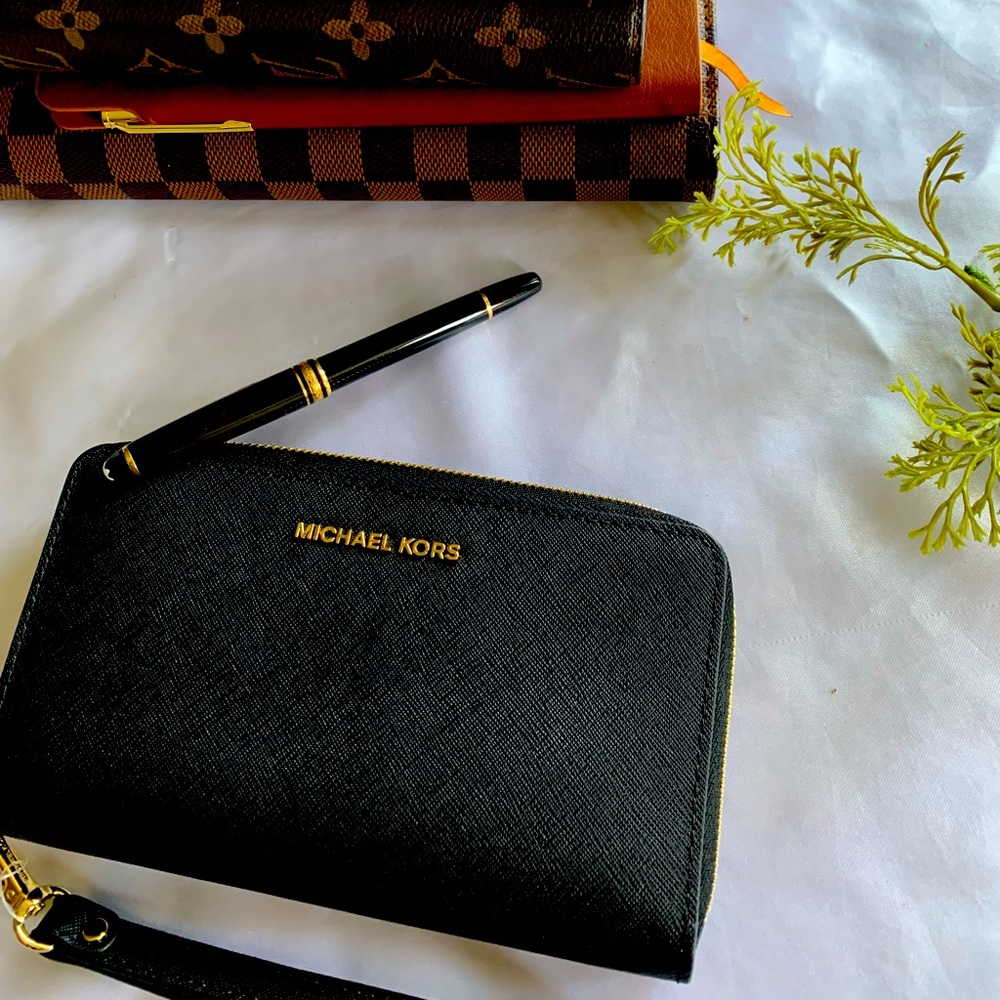 Michael Michael Kors Safffiano Leather Continental Wallet NWT